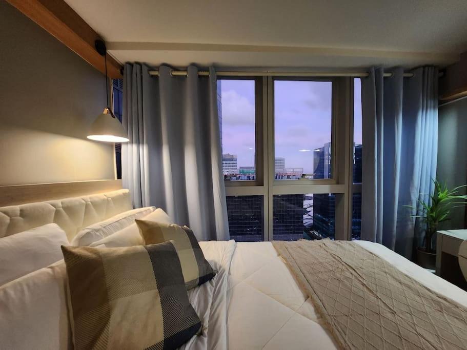 Luxestaysmnl Coastal Chic Netflx 380Mbps Pool Bgc Manila Esterno foto