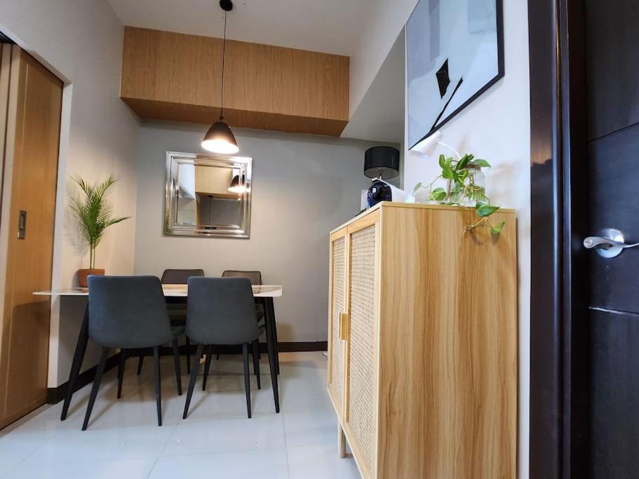 Luxestaysmnl Coastal Chic Netflx 380Mbps Pool Bgc Manila Esterno foto